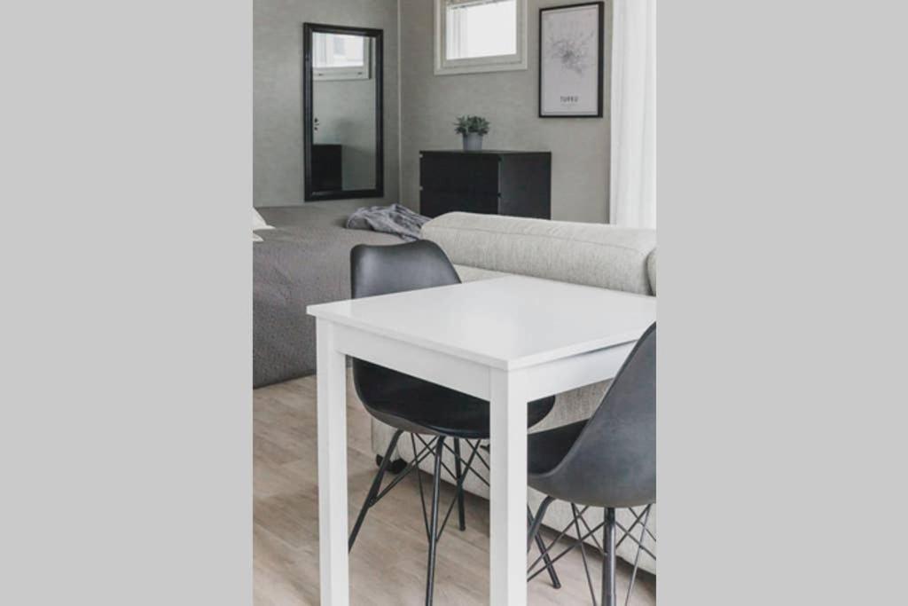 Beautiful New Studio Apartment Nearby The Center トゥルク エクステリア 写真