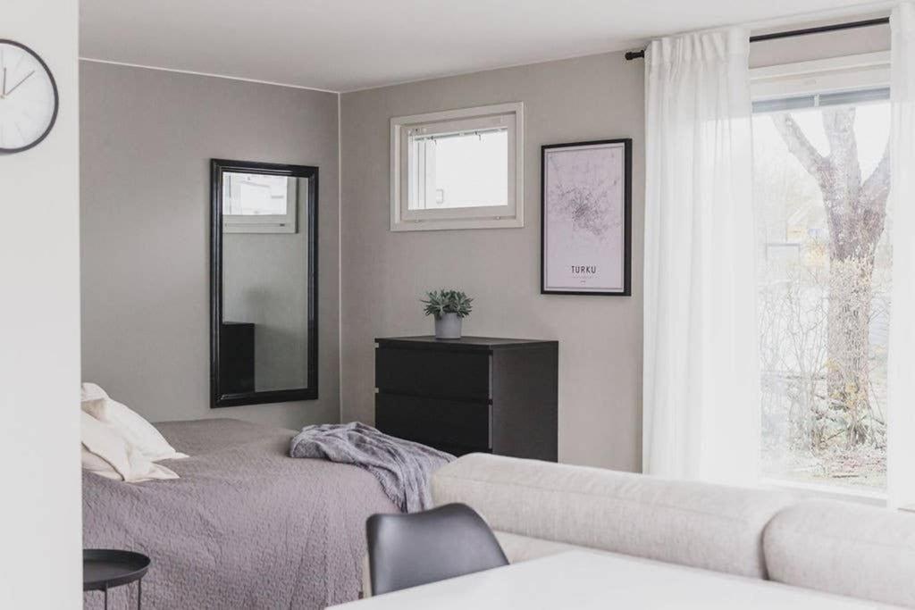 Beautiful New Studio Apartment Nearby The Center トゥルク エクステリア 写真