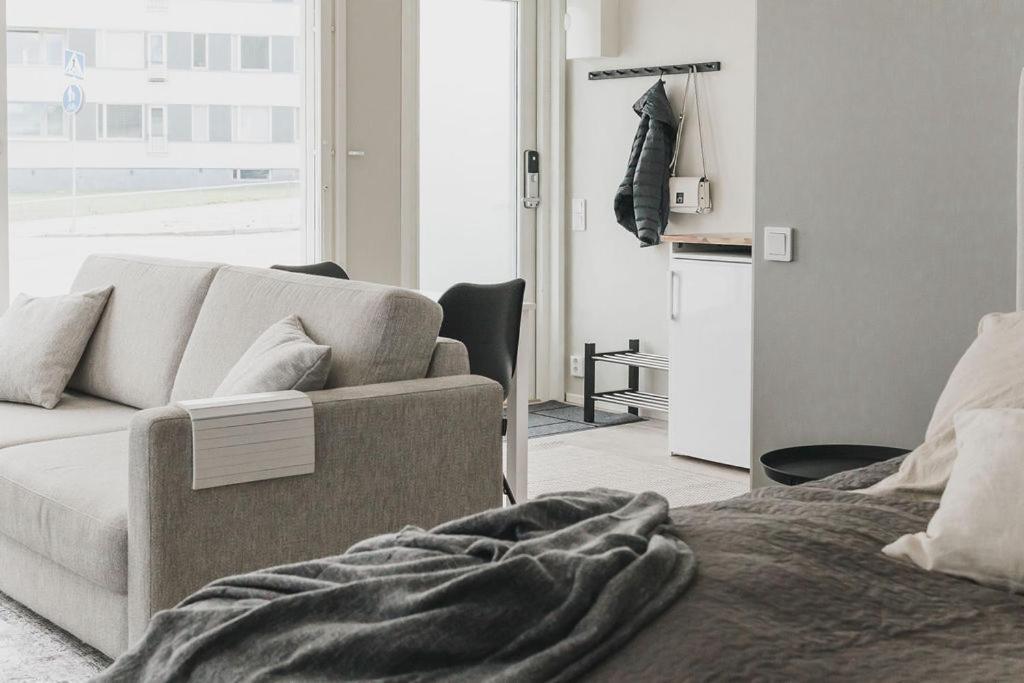 Beautiful New Studio Apartment Nearby The Center トゥルク エクステリア 写真